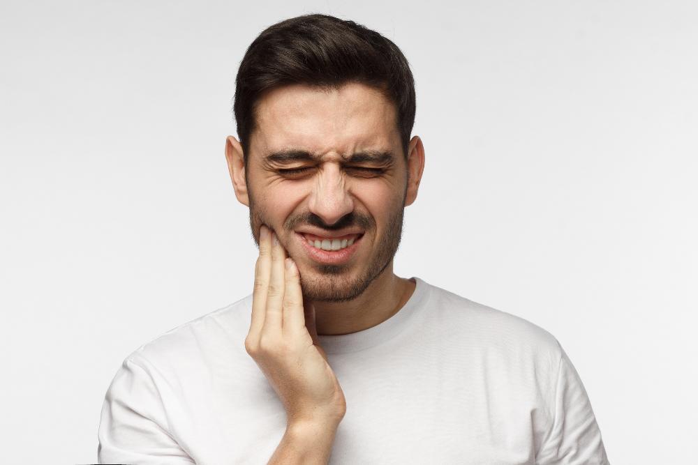 Man wincing from toothache | emergency dentist huntsville