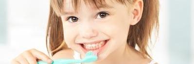 5 year old girl brushing her teeth